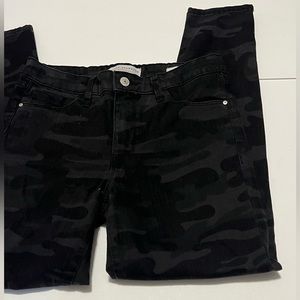 Social Standard by Sanctuary Ankle Skinny Black Camo Jeans Womens Size 4